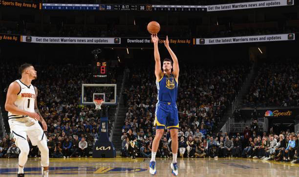 包含转折点！达拉斯独行侠外线爆发，NBA常规赛转会期攻防权衡，压力陡增，数据趋势出现新变化的词条